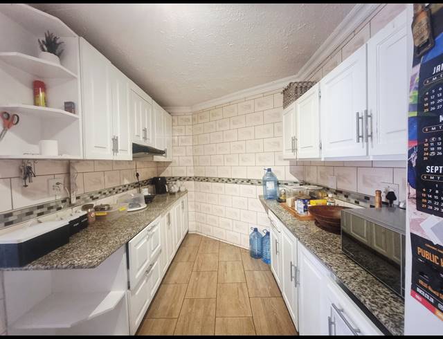 5 BEDROOM HOUSE FOR SALE IN RICHEM